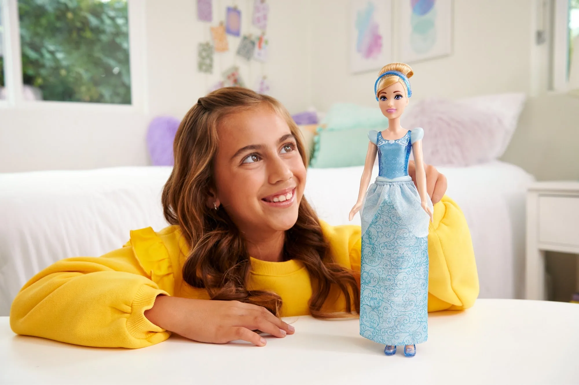 Disney Princess Cinderella Posable Fashion Doll with Sparkling Clothing and Accessories for Kids Ages 3 