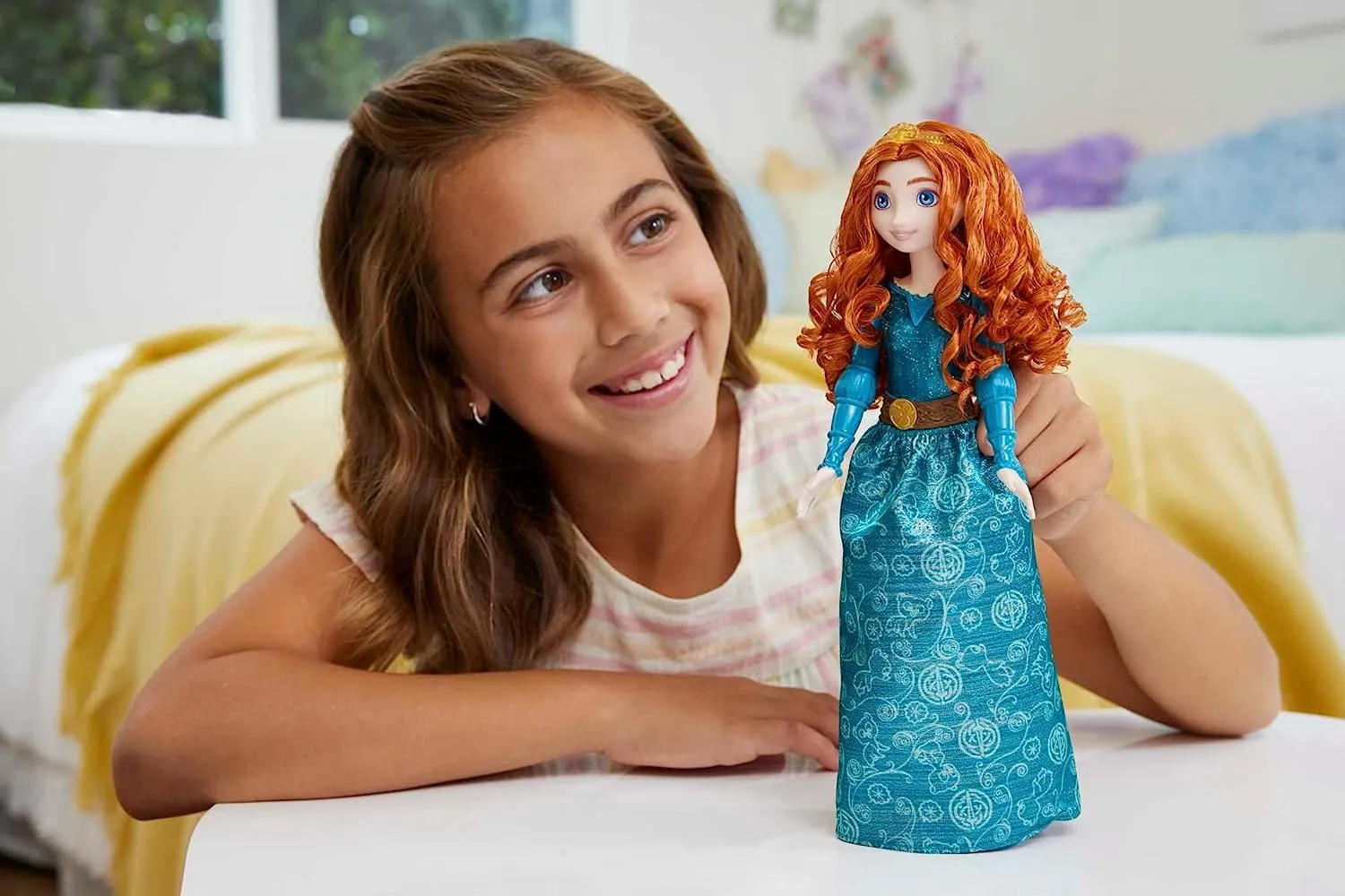 Disney Princess Merida Posable Fashion Doll with Sparkling Clothing and Accessories for Kids Ages 3 