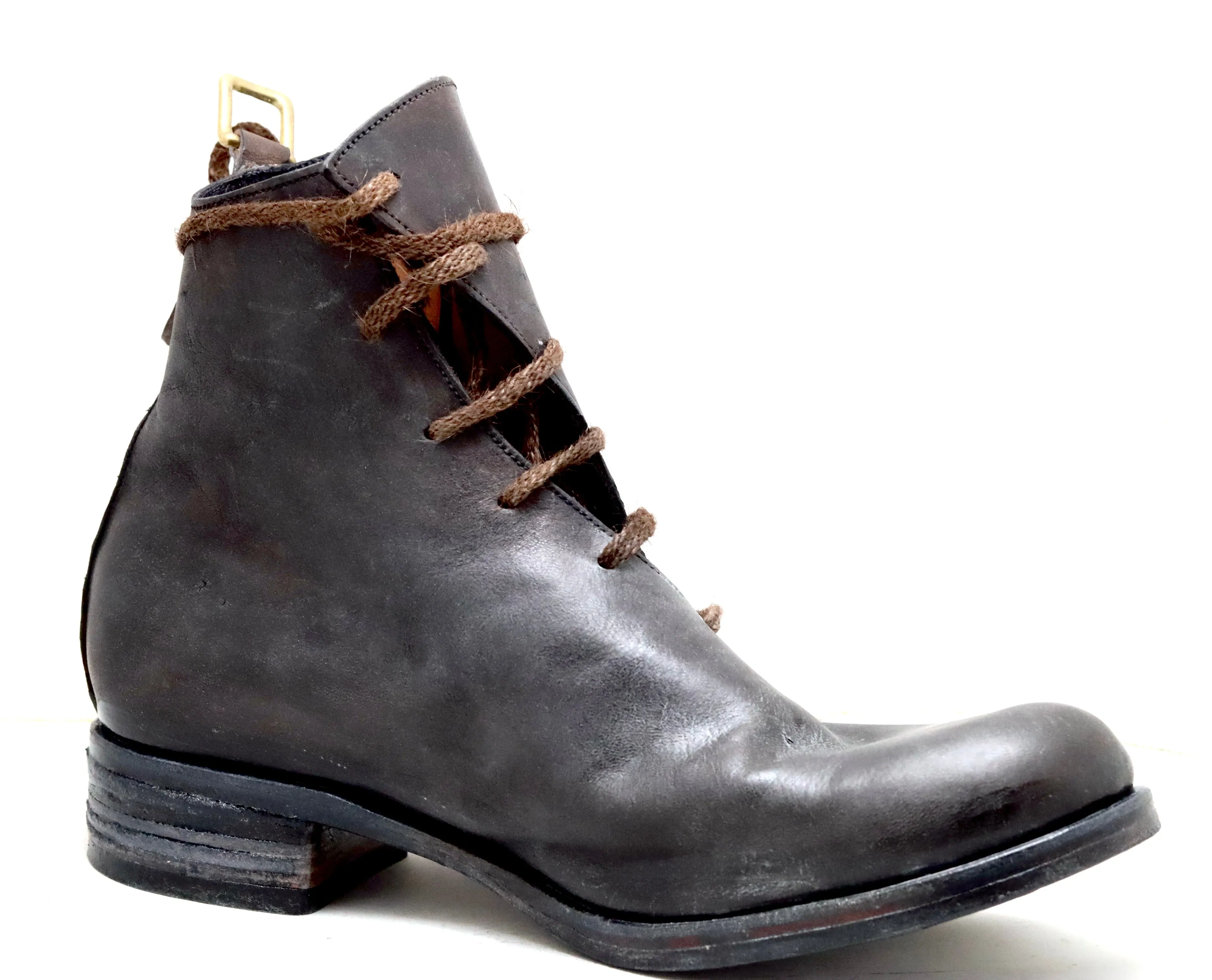 Spiral lace boot  |  Black mud frisone | Horse